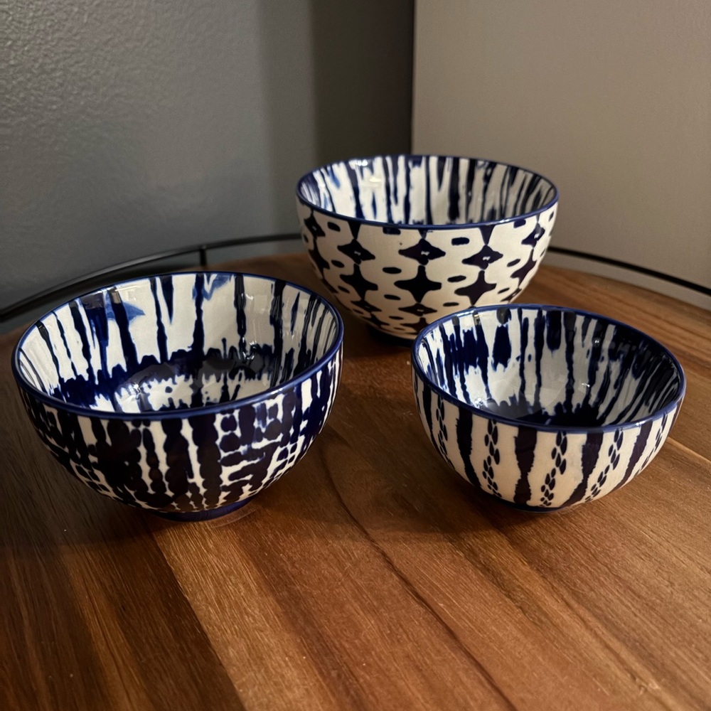 West Elm Nesting Bowls indigo Tie-dye set of 3